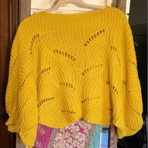 EUC Elodie Balloon arm light weight sweater cropped